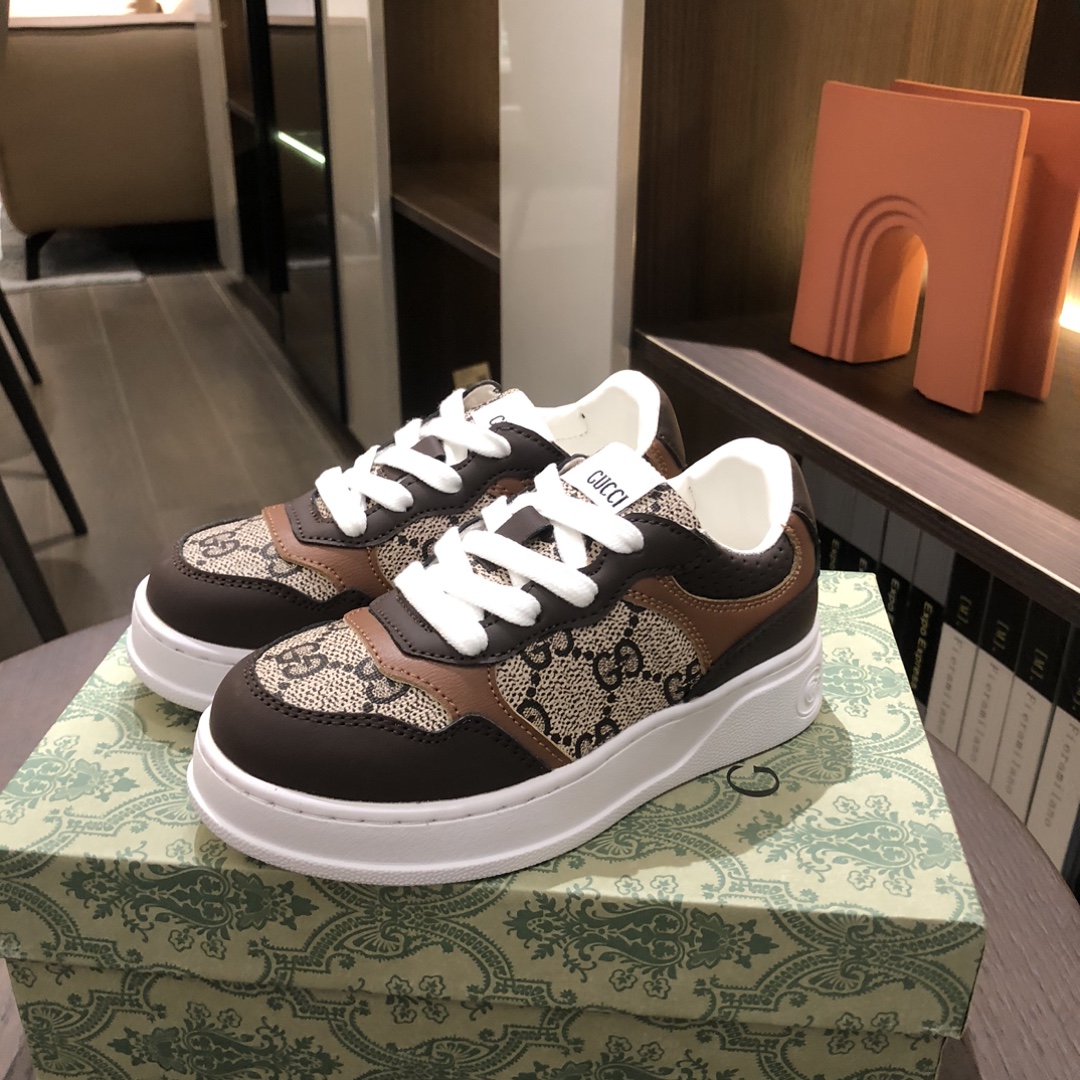 Children's shoes child